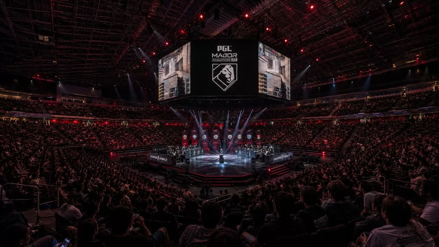 Полная арена на мейджоре PGL: сцена, медиакуб с эмблемой турнира и заполненные трибуны